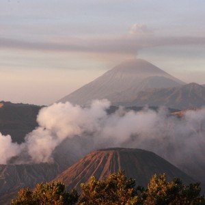 Jávské aktivní vulkány Ijen a Bromo
